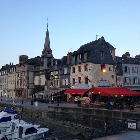 Apartamento Un Petit Nid A Honfleur Exterior foto
