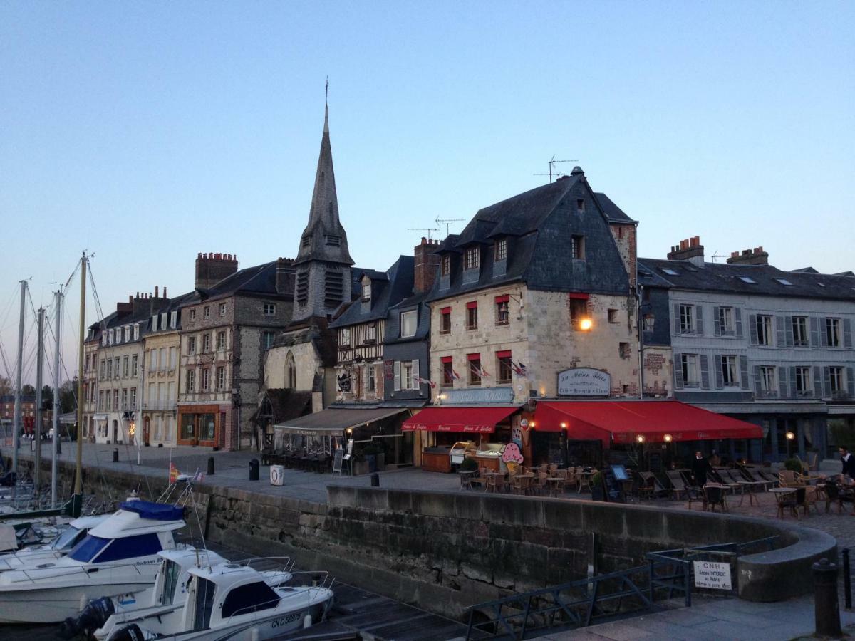 Apartamento Un Petit Nid A Honfleur Exterior foto